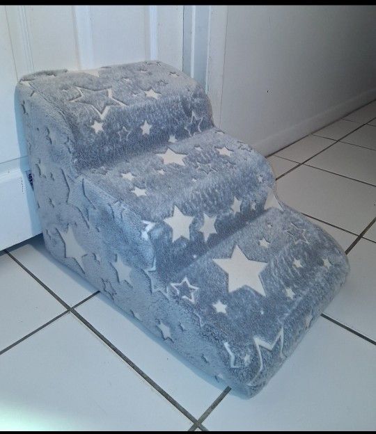 CLEAN 24" 16" 16" 3 pet steps (zip off cover freshly washed) $34 FIRM