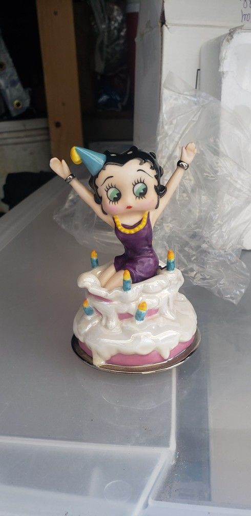 Betty Boop Birthday Cake Salt & Pepper Shakers 
