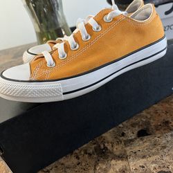 Women’s Converse Size 8 With Box