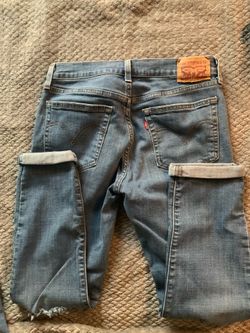 Levis size 27