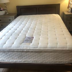 SOLID WOOD QUEEN BED FRAME
