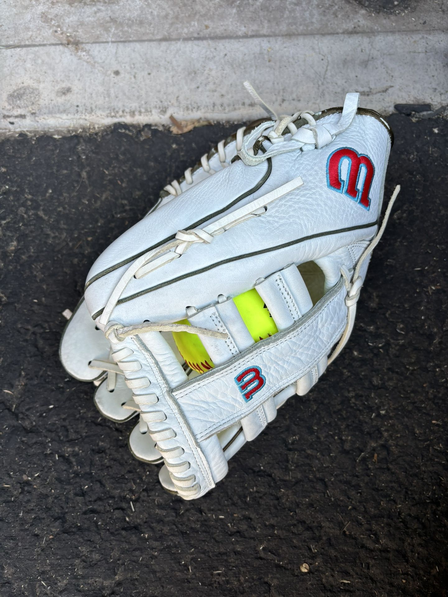 Men’s Softball Glove Wilson
