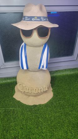Corona snowman sandman display