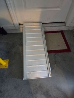 Folding ramp