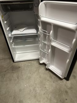 RCA 3.2 Cu Ft Mini Refrigerator