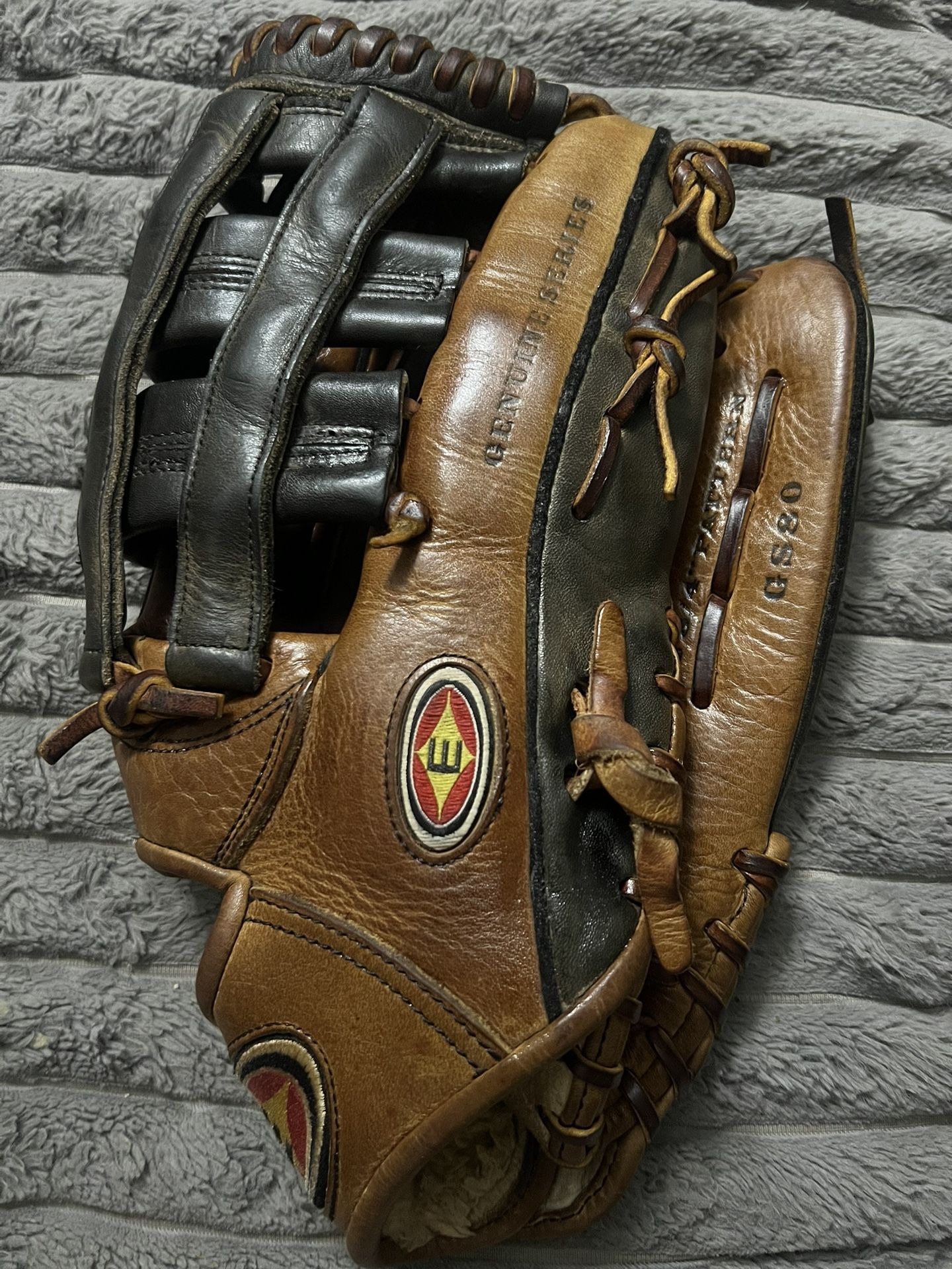 Easton Genuine Series Baseball Glove