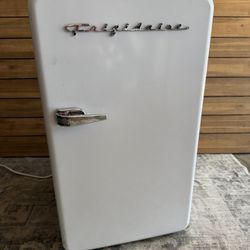 Frigidaire 3.2 Cu. Ft. Retro Compact Refrigerator