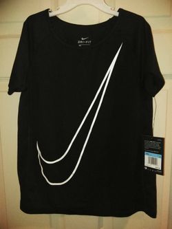 Brand New Girls Nike shirt (M)
