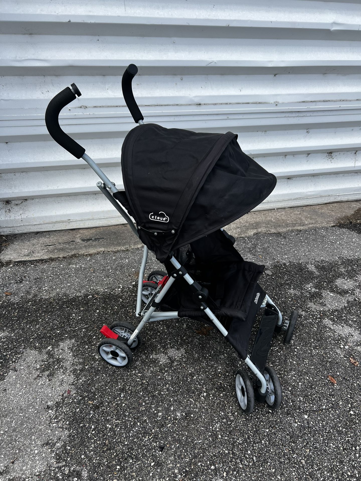 Kolcraft Cloud Lightweight Umbrella Stroller with Large Sun Canopy, Black Great condition!