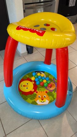 Inflatable ball pit