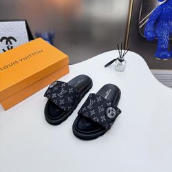 Magic Cherry Slippers 2026 Summer Fashion New Thick Sole Casual Beach Popular Couple Outerwear One-Strap