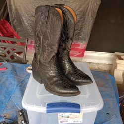 Size 8 Pythone Boots Black