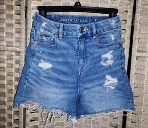 Firm in Merced‼️🦋 American eagle distressed shorts size 8 women's