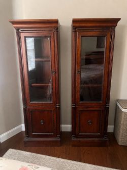 Matching Solid Wood Display Cabinet Set with Interior Lights