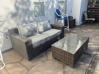 Outdoor wicker patio furniture set