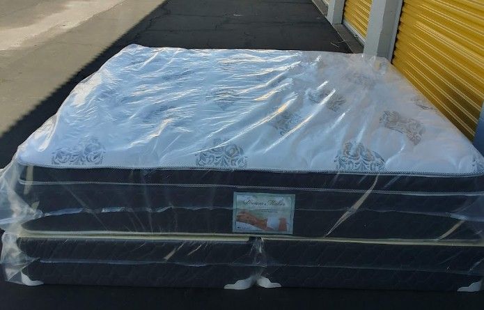Brand New King Size Pillowtop Mattress Included Box Spring.