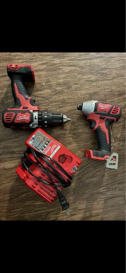 Milwaukee m18 drill set and charger working condition 60$ used/usados