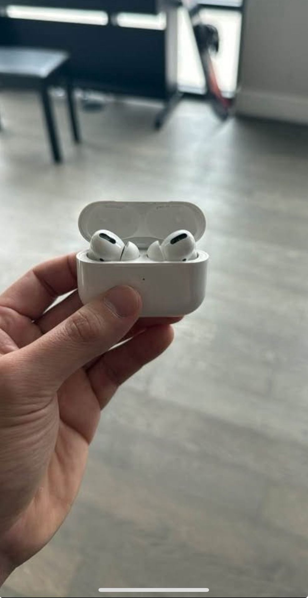 Apple AirPods Pro (1st Gen) – Noise Cancelling – Fully Working