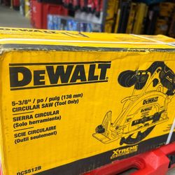DeWalt 5-3/8"/po/pulg (136mm) Circular Saw.  Tool-Only 