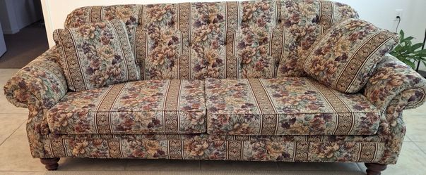 Moving Traditional Multi-color Sofa