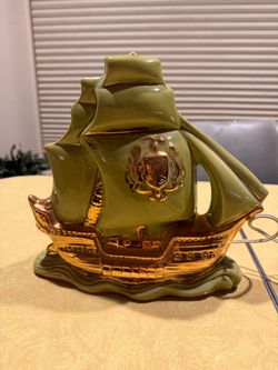 Vintage 1950s TV lamp. Collectible and rare color. Mint vintage conditon. Works perfectly