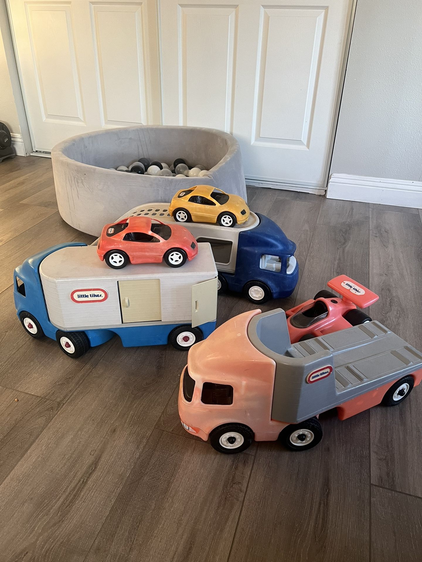 Little Tikes 3 Big Semi Trucks With Cars