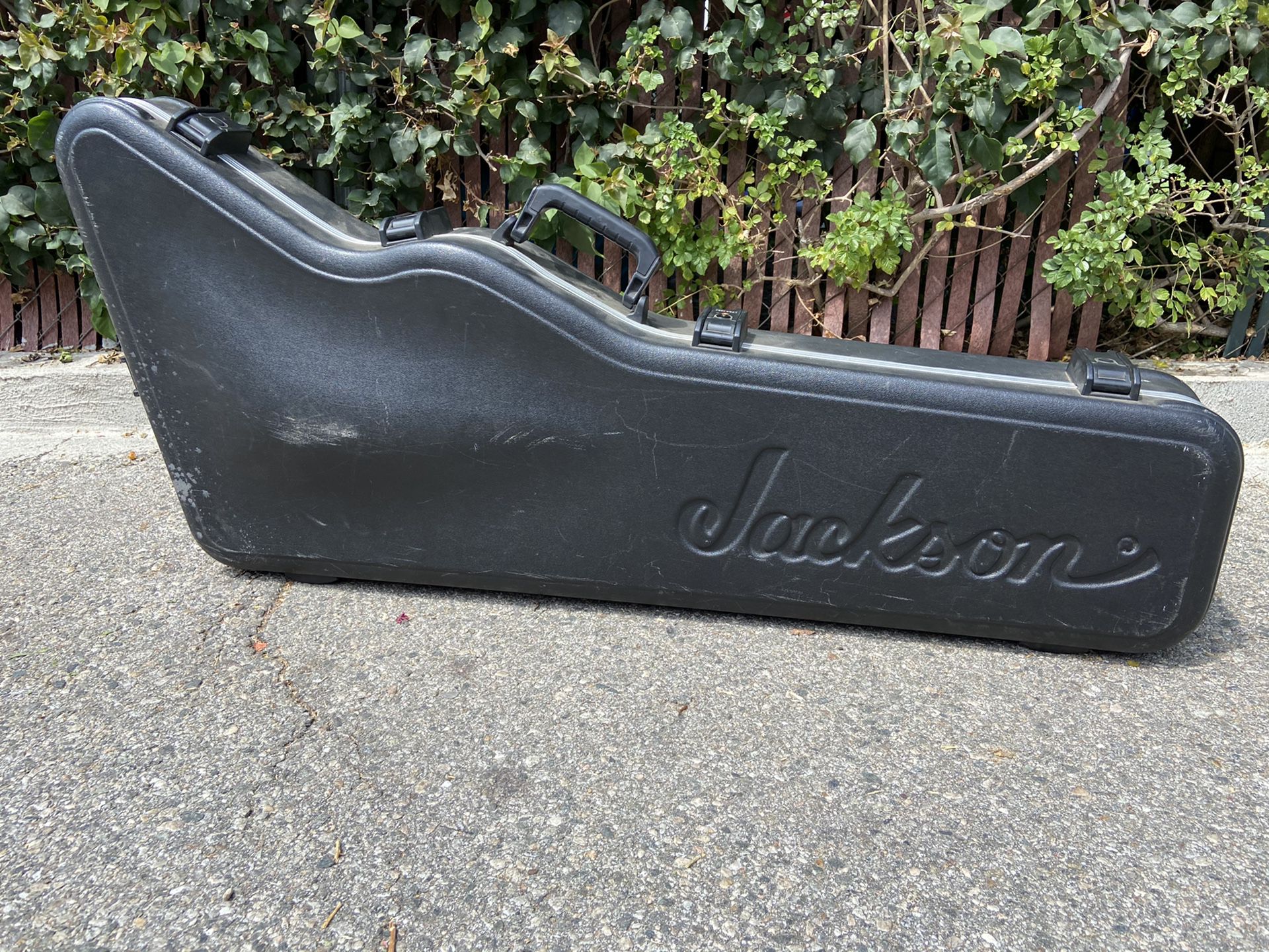 Rocking Jackson Kelly electric GUITAR CASE size - Overall size 47" x 21" x 6" with an interior length from end to end is 42 inches for the guitar p