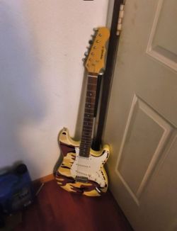 Limited edition Mahar special edition design, electric guitar and Fender Squire amp, both work great, will not separate.