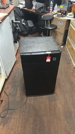 RCA 3.2 cu ft mini fridge
