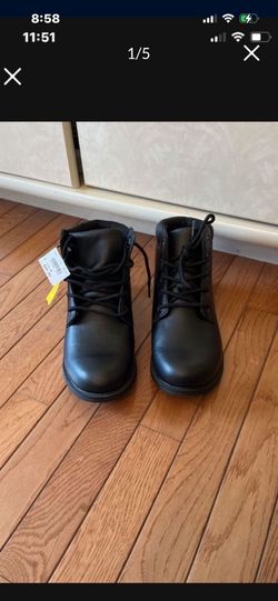 Boy shoes size 6 new with tags
