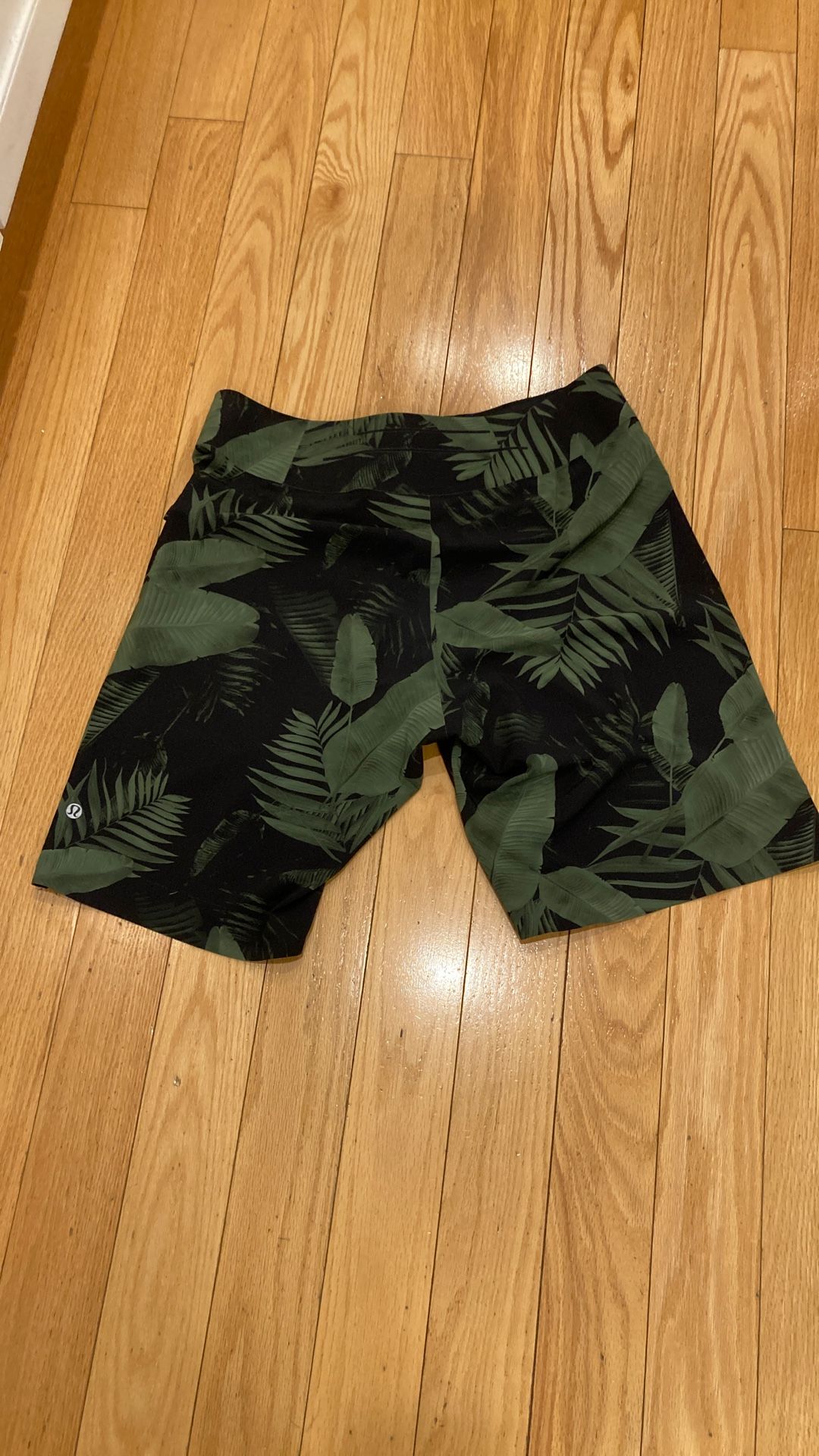LULULEMON MENS SWIM SUIT s 32