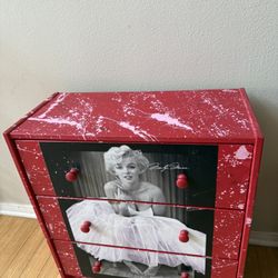 Marilyn  Monroe Dresser
