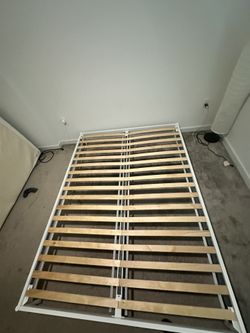 VEVELSTAD Bed Frame - Queen