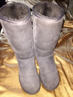 UGG Classic Tall Woman Size 8
