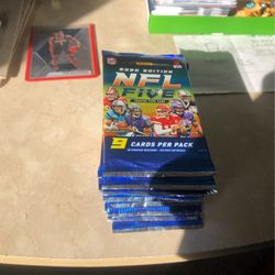 20 Pack Of NFL 5 Trading Cards (panini)