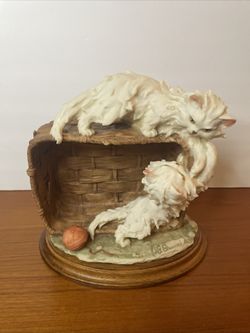 Giuseppe Armani Cats Playing on Basket Porcelain Figurine Decor 1982 Italy 8 in