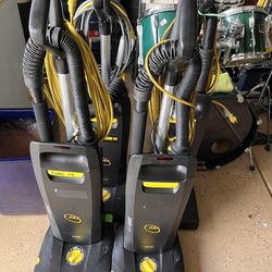 COMMERCIAL HEAVY-DUTY VACUUM 