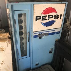Old Pepsi  Machine Dispenses 7oz Bottles