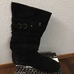 Flat black boots