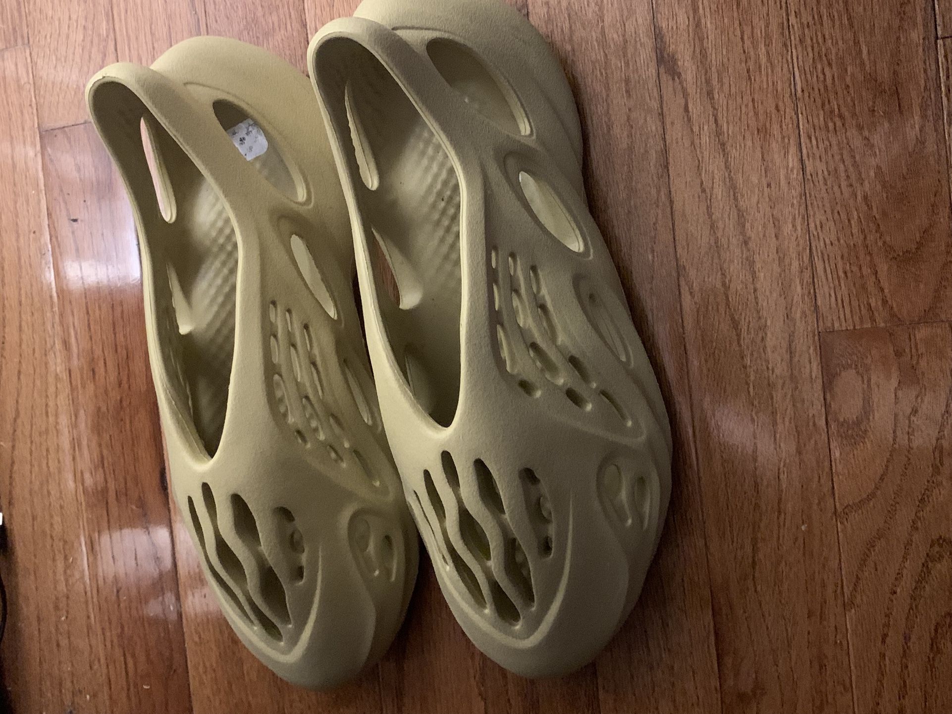 Adidas Yeezy Foam RNR Sulfur Size 11