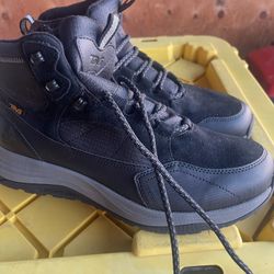 BRAND NEW, Men’s Mountain/snow Boots Size 12