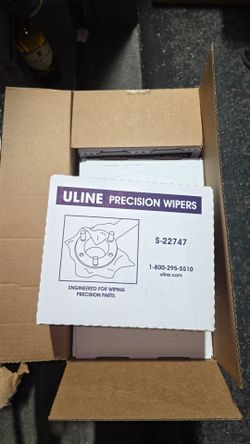 Uline Precision Dispenser Box Wipers - 9 x 17" S-22747