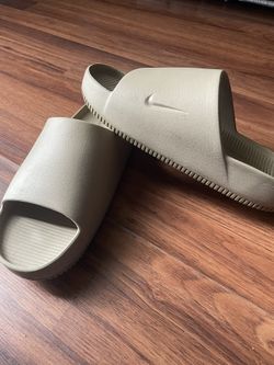 Size 9 Beige Nike Slides