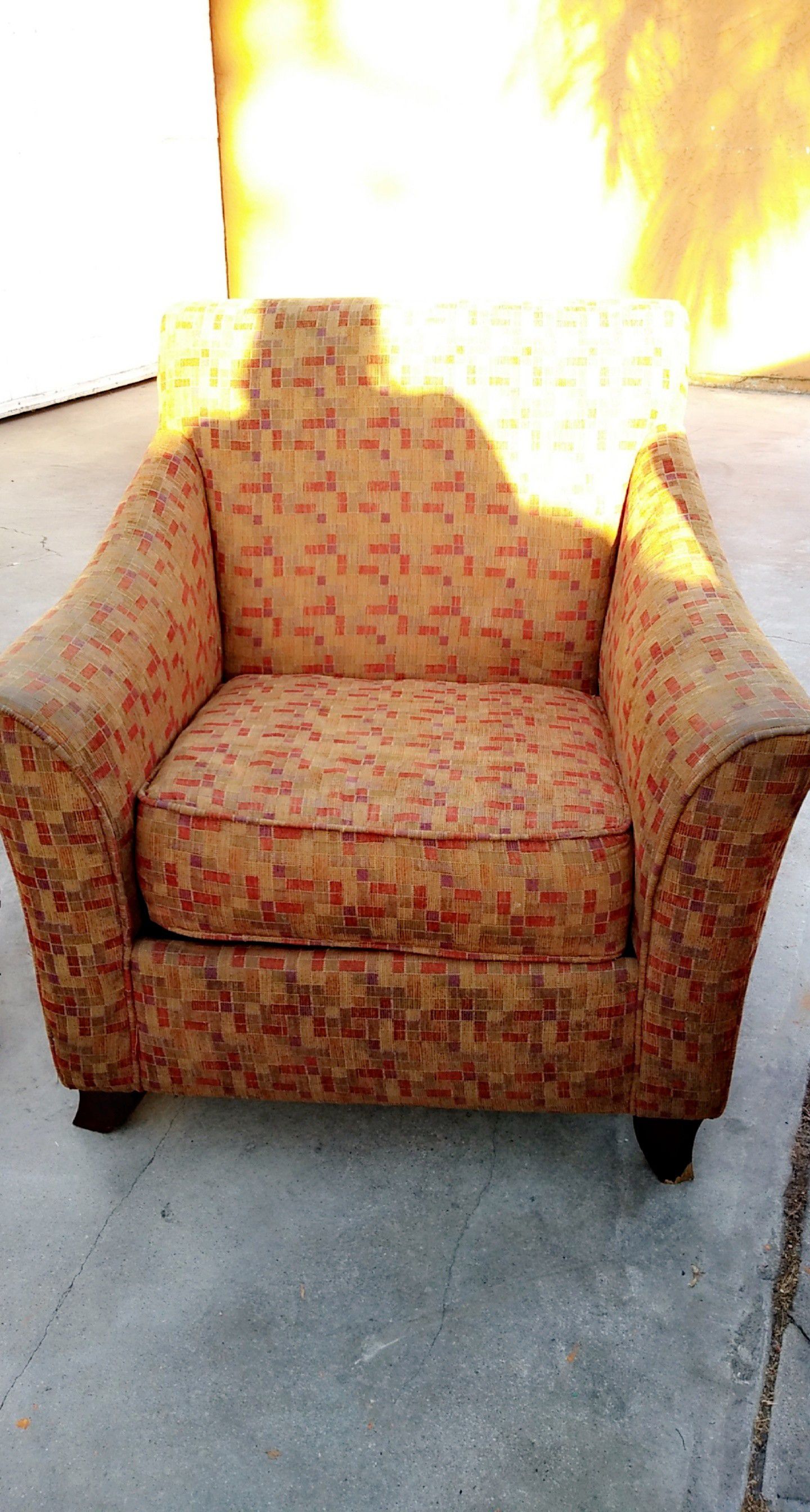 2 Free comfy matching chairs