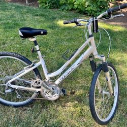 Giant Sedona DX Bike