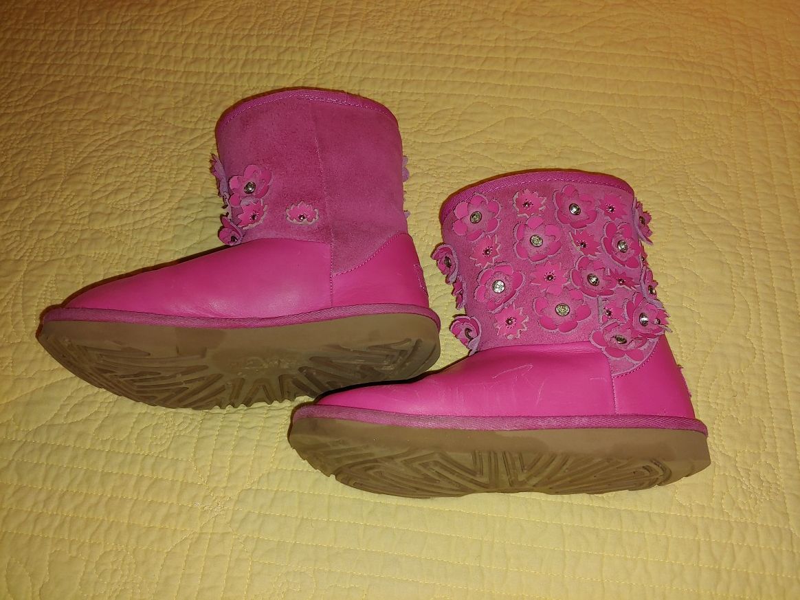 Size 1 girl's Uggs
