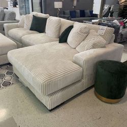 [OM] 🟪 Only $45 initial then take it home 🏡 Brand New  Lindyn 3 Piece Sectional With Chaise 