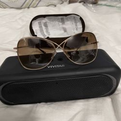 🔹 Tom Ford Women’s Sunglasses – Gold Edition (Product Description):