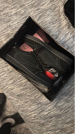 Travis Scott Jordan 1 Phantom
