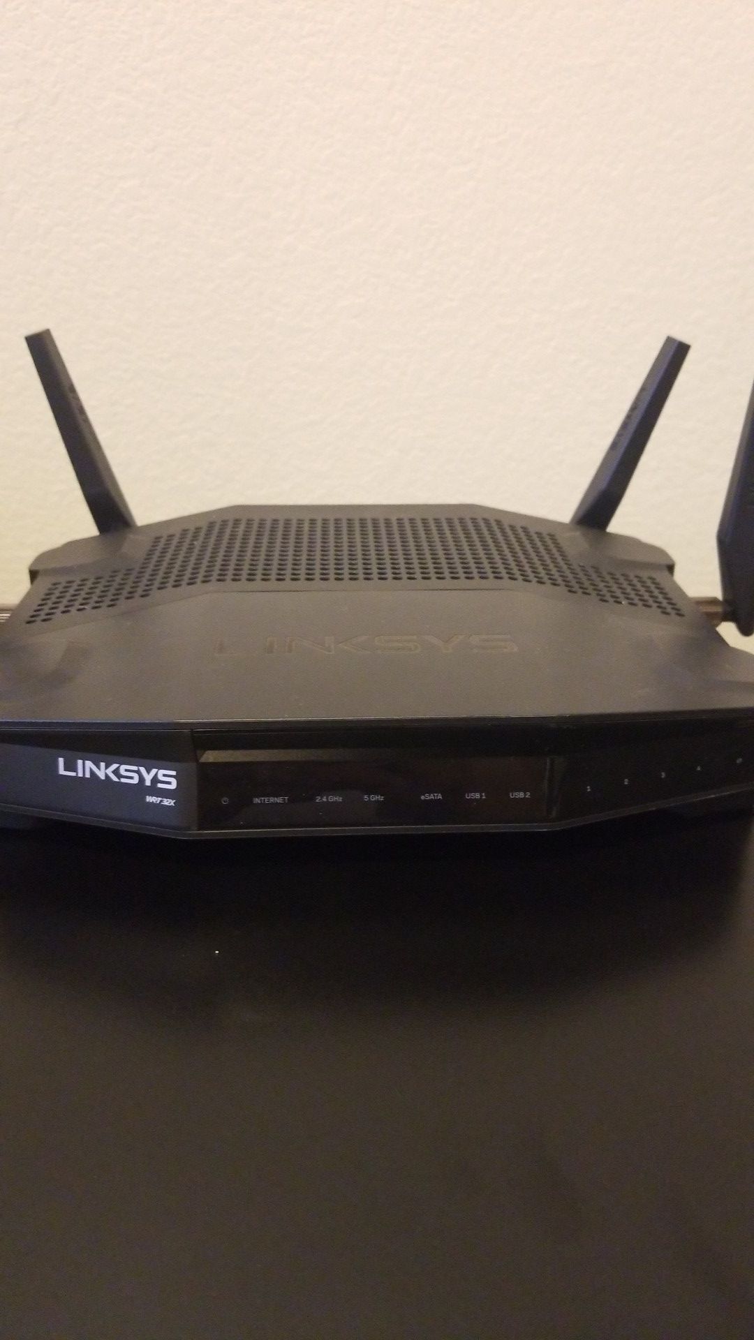 Linksys WRT 32X.....prefect condition. Ihave The Orginal Box for the router..Best offer